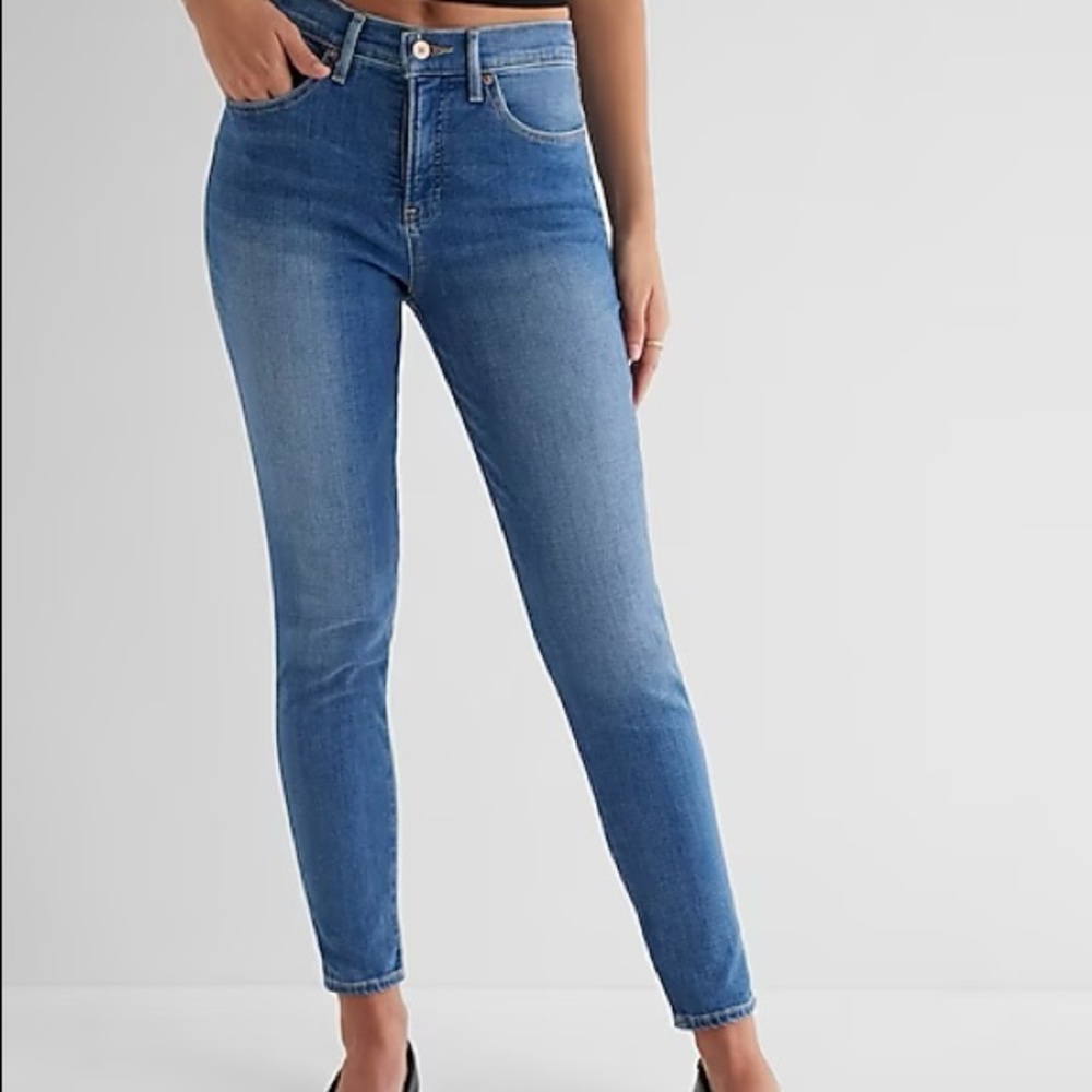 Express skinny jeans medium wash.